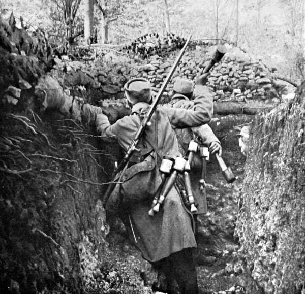 Trench in Calonne. Throwing hand grenades