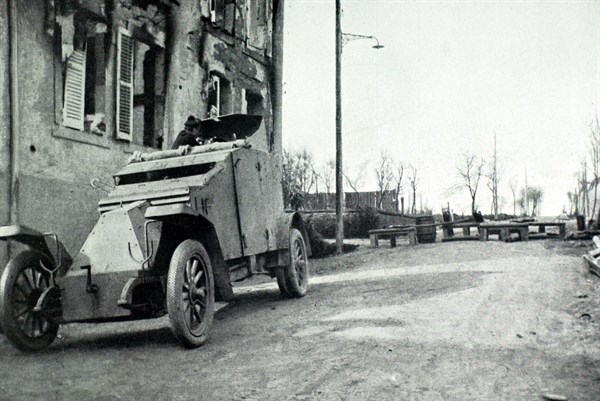 Defense of the entrance to a village in Lorraine (1915)