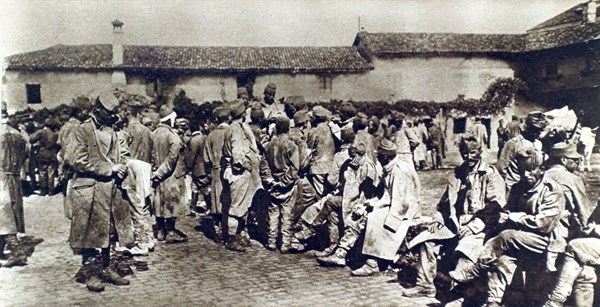 Première Guerre Mondiale. Soldats de l'empire austro-hongrois prisonniers des Italiens (1916)