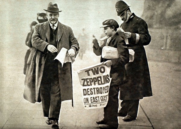 Announcing the news of a Zeppelin raid on England (1916)