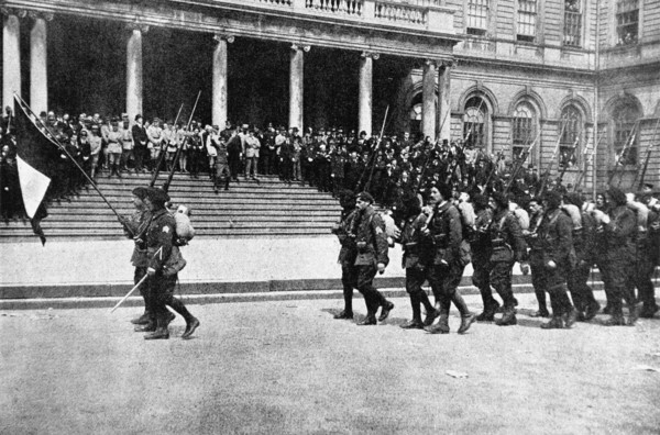 Première Guerre Mondiale. Réception de soldats français aux Etats-Unis (2 mai 1918)