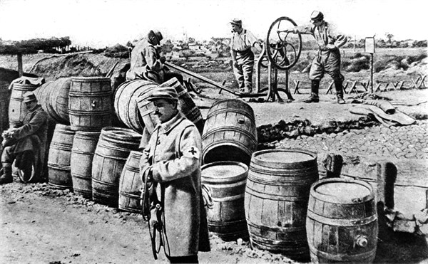 World War I. A water distribution post in Artois (1915)