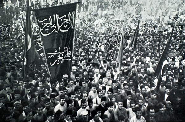 Guerre des Balkans. La population de Beyrouth manifestant en faveur de la guerre (1912)