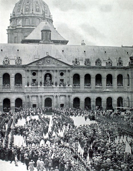 In Paris, the ashes of Rouget de Lisle being transferred to Les Invalides (1915)