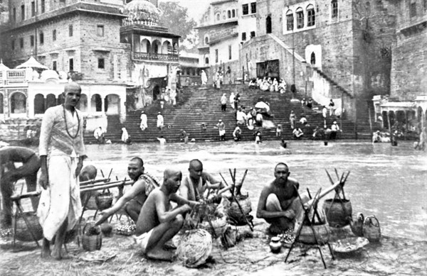 The Ganges at the end of the gorge of the Siwalik mountains, in Hardwar (1929)