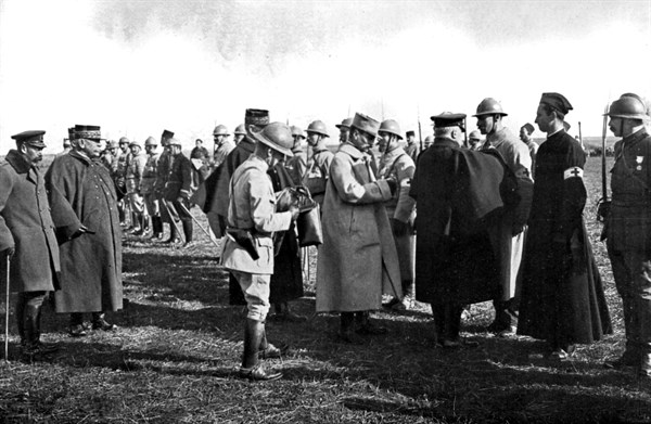 World War I. At the front, King George V of England and French President Poincaré (1915)