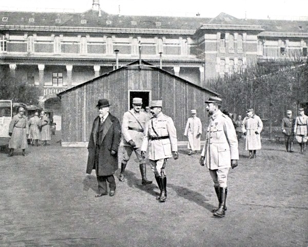 World War I. Raymond Poincaré, president of the French Republic, visiting army headquarters (1917 )