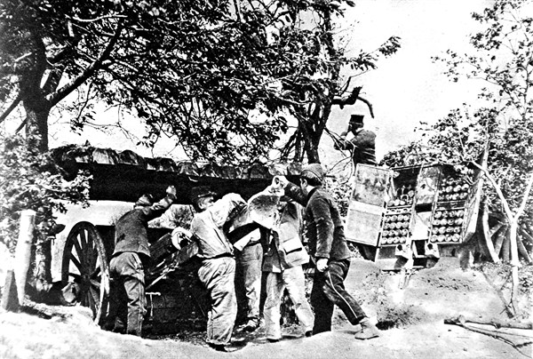 World War I. A 75-mm artillery piece, under a pillbox, firing on an enemy position located in the valley (1915)