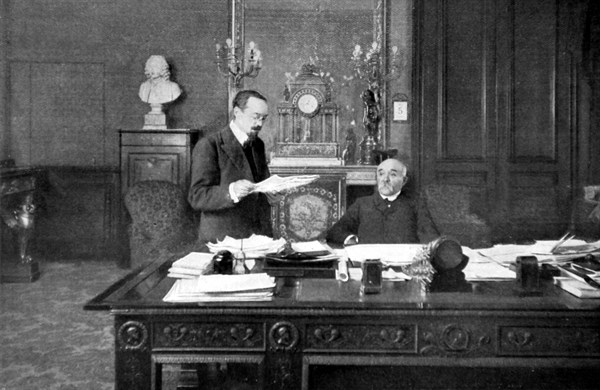 M. Clemenceau et M. Albert Sarraut, place Beauveau (5 mai 1906)