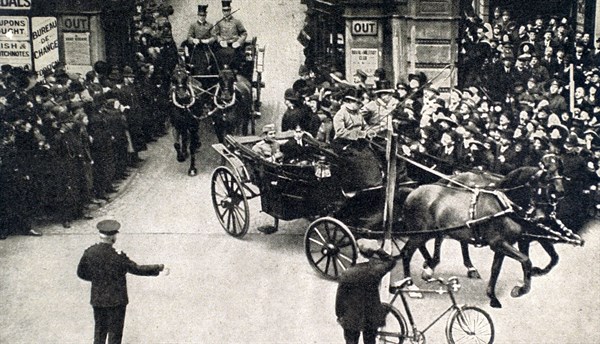 Première Guerre Mondiale. 
Visite à Londres du prince Alexandre de Serbie, accompagné de M. Patchich (31 mars 1916)