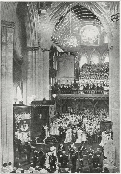 Couronnement du roi Haakon VII et de la reine Maud de Norvège dans la cathédrale Trondhjem en 1906.