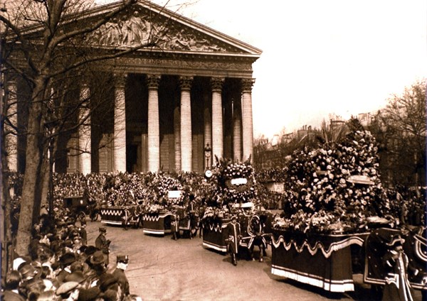 Funeral of Sarah Bernhardt in Paris, March 29, 1923.