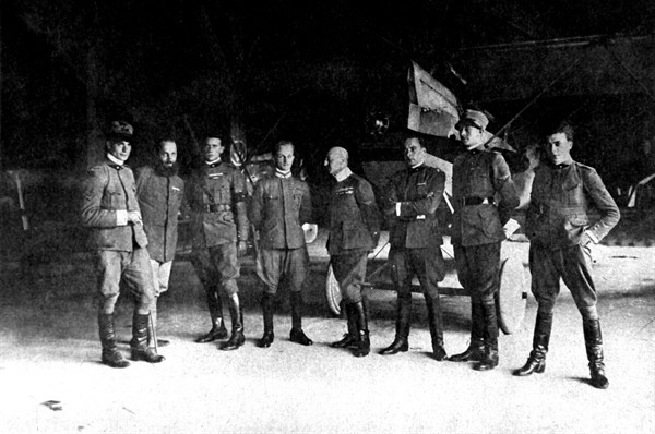 World War I. 
Raid of Italian airplanes on Vienna, Austria (1918)
