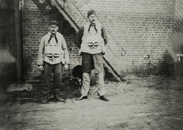 Salvage apparatus for coal miners
