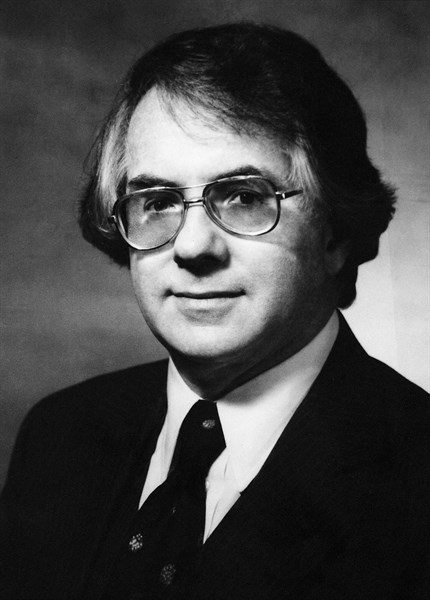 Glashow, Sheldon Lee, American physicist.