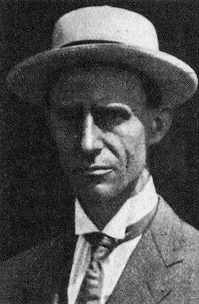Orville Wright, carries out in 1903 the first mechanized flight since Ader