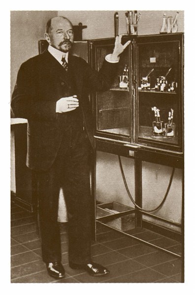 Emil Behring in his laboratory