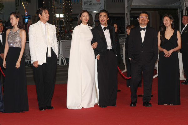 Cast of the film "Gun-Che" (Colony)
