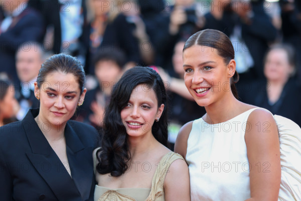 Noée Abita, Adèle Exarchopoulos (in Phoebe Philo),and Victoire Du Bois attend the "La Bataille De