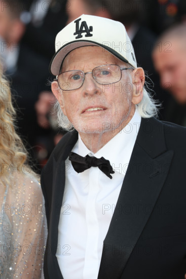 Bruce Dern lors de la montée des marches du film La Bataille de Gaulle: L'age de fer (De Gaulle: