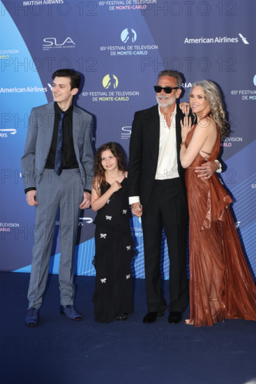Jeffrey Dean Morgan and family