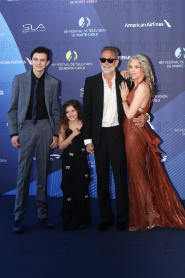 Jeffrey Dean Morgan and family