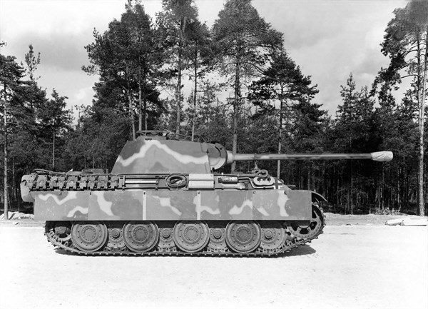 Char allemand PzKw-V Panther en essais, IIème Guerre mondiale.