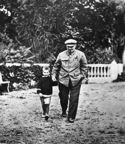 Lenin, with his nephew Victor