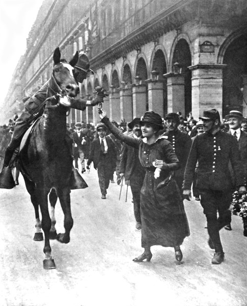 Entrance of the United States into the war: Independance Day celebrated in Paris