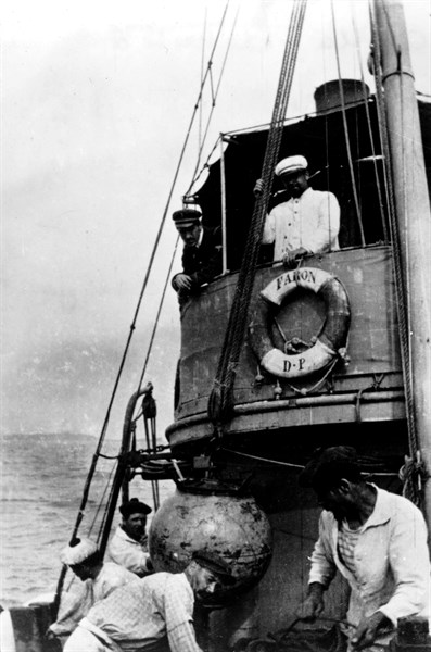 Mooring of mines in Saloniki