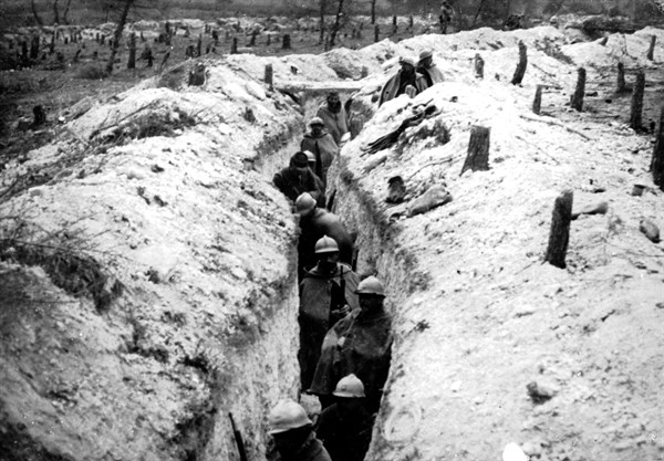 Area of the Bois Bricot, region of Perthes: German trench occupied by French soldiers
