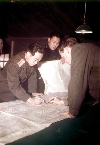 Armistice de Panmunjom fixant la ligne séparant la Corée du Sud de celle du Nord, 1951