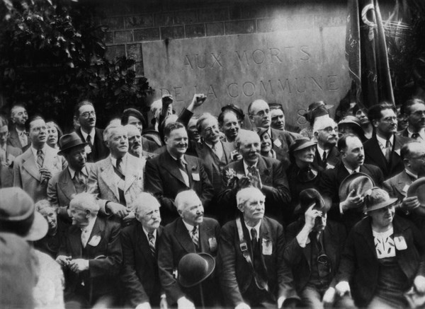 Rassemblement au Mur des Fédérés à Paris en 1936