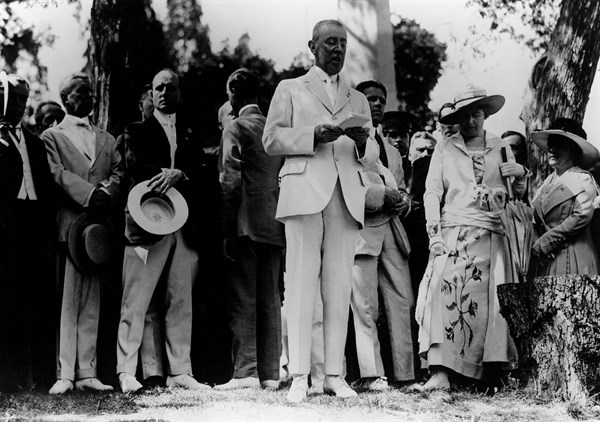 President Wilson delivering a speech to the Foreign Troops, 1918