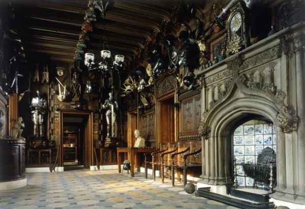 La salle des armures dans la maison de Sir Walter Scott à Abbotsford
