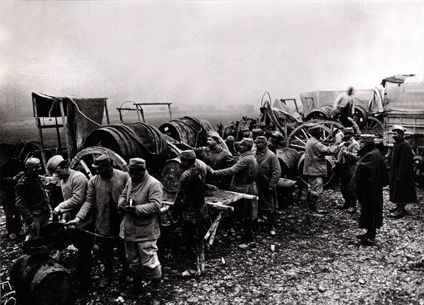 Soldiers are given wine, 1916