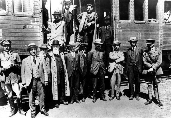 Arrival of the members of the Zionist Committee