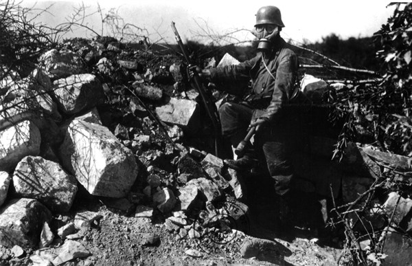 Avant-poste avec gaz à Verdun (1916)
