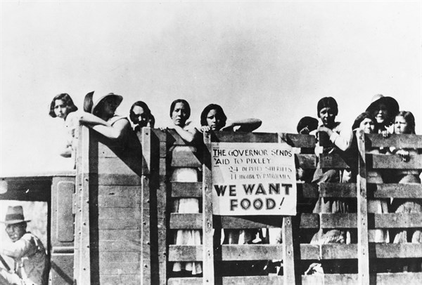 Photograph by Owi, piquet line of Mexican women in California