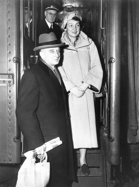 Philip Jessup and his wife Lois Walcott Kellogg, 1950