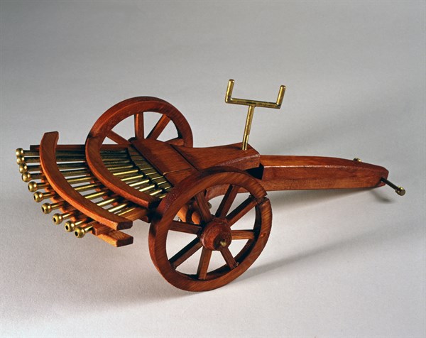 Model of a war machine designed by Leonardo Da Vinci