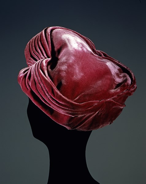Trefoil-shaped purple silk velvet toque