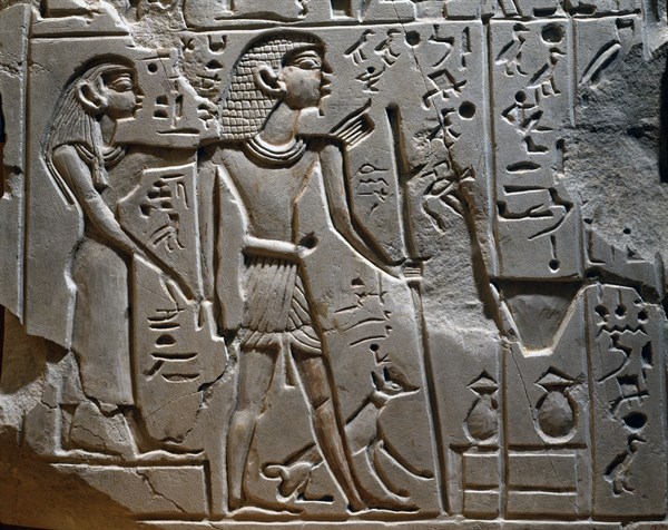 Stèle funeraire en calcaire pour le défunt KHU(I)VI