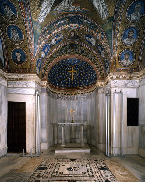 Vue intérieure de la Chapelle de l'Archevêché à Ravenne