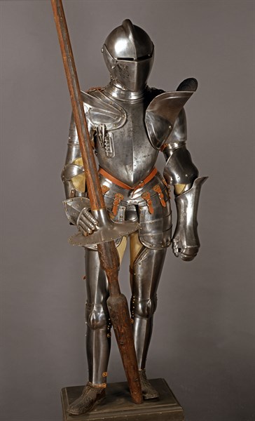 Armure de tournoi en acier, avec lance