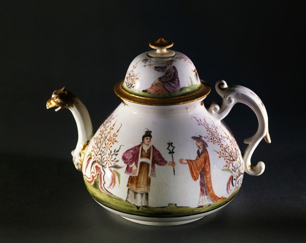 Manufacture Du Paquier, Théière décorée "à la Chinoise"