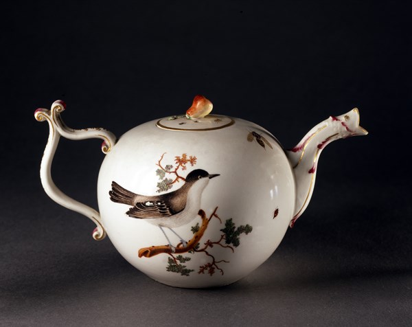 Manufacture Frankenthal, Theiere decorated with a bird on a branch