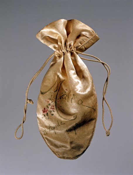 Small bag in the shape of a purse