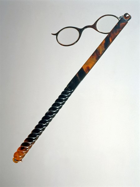 Lorgnette with long handle