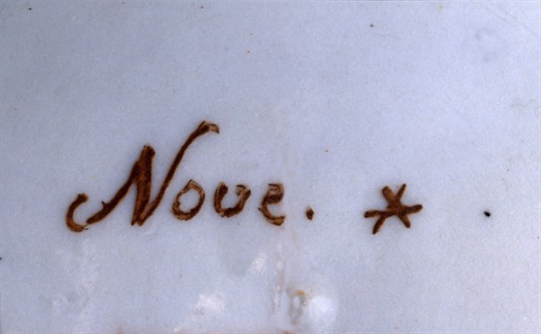 Signature sur porcelaine